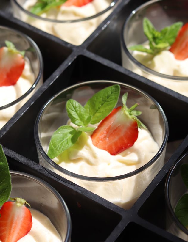 Quarkdessert mit Erdbeeren